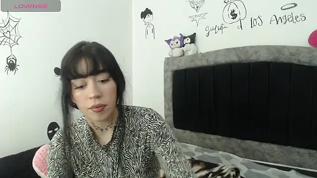 Julieta De Los Angeles online show from 03-02-26, 09:00