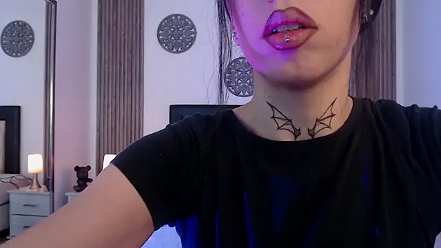 Julieta De Los Angeles online show from 12-22-25, 03:39