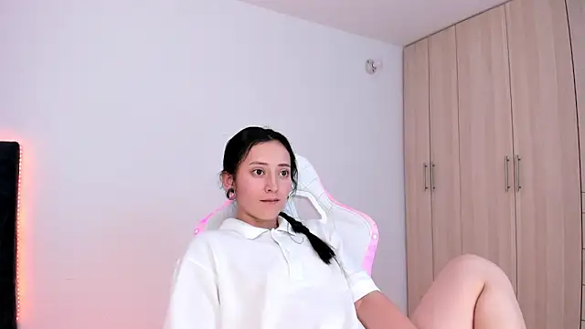 liaqueen610 online show from 03-01-25, 09:48