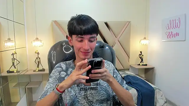 Snapshot of Jake_evans chatting on 12-15-25, 03:40 Jake evans online show from 12-15-25, 03:40