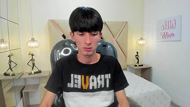 Snapshot of Jake_evans chatting on 10-06-25, 04:02 Jake evans online show from 10-06-25, 04:02