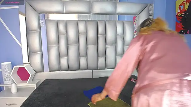 sophia ny online show from 09-11-25, 01:44