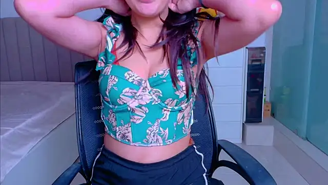 Snapshot of Aashika-Kaur chatting on 12-05-25, 04:55 Aashika-Kaur online show from 12-05-25, 04:55