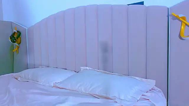 Snapshot of Aashika-Kaur chatting on 01-14-26, 04:27 Aashika-Kaur online show from 01-14-26, 04:27