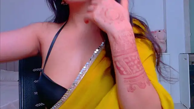 Snapshot of Aashika-Kaur chatting on 10-19-25, 04:59 Aashika-Kaur online show from 10-19-25, 04:59