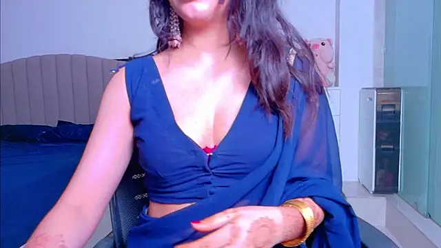 Snapshot of Aashika-Kaur chatting on 10-18-25, 04:25 Aashika-Kaur online show from 10-18-25, 04:25
