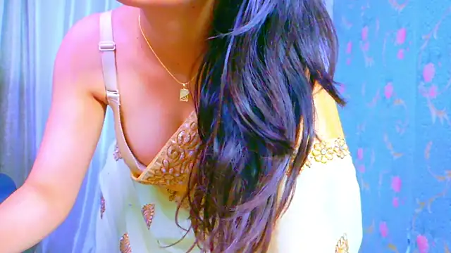 Snapshot of Aashika-Kaur chatting on 03-08-25, 04:01 Aashika-Kaur online show from 03-08-25, 04:01