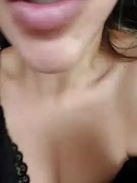 Snapshot of gaby_Souza chatting on 12-17-24, 11:28 gaby Souza online show from 12-17-24, 11:28
