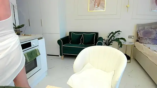 Snapshot of Jolie_Ozolla chatting on 10-15-25, 12:57 Jolie Ozolla online show from 10-15-25, 12:57