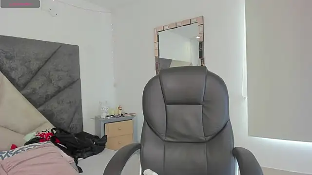 Snapshot of BarbaraKnox_ chatting on 06-09-26, 06:09 BarbaraKnox online show from 06-09-26, 06:09