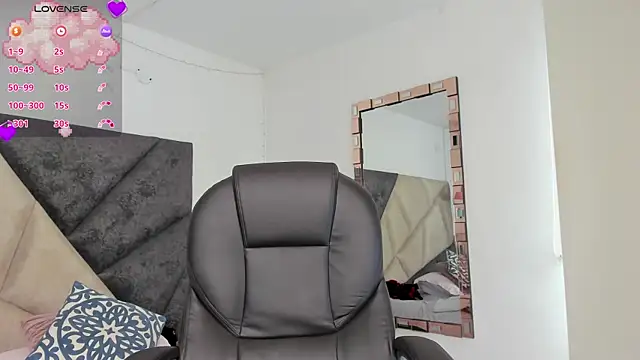 Snapshot of BarbaraKnox_ chatting on 07-16-26, 06:05 BarbaraKnox online show from 07-16-26, 06:05
