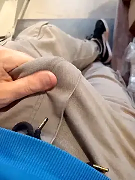 Snapshot of Durovoglioso2 chatting on 02-21-25, 03:43 Durovoglioso2 online show from 02-21-25, 03:43