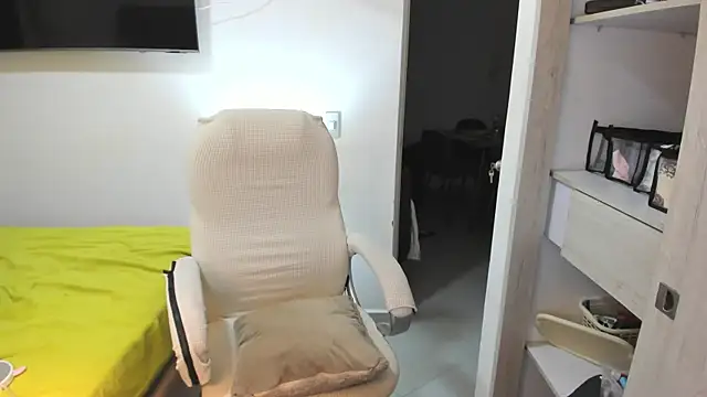 misstoya online show from 10-29-25, 01:26