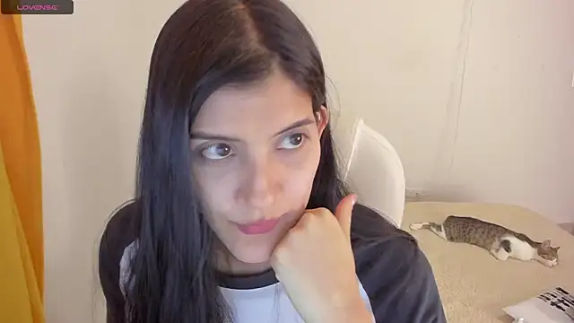 Snapshot of misstoya chatting on 03-18-25, 04:51 misstoya online show from 03-18-25, 04:51