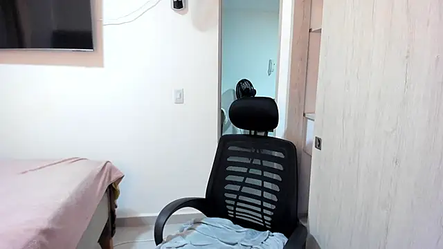 misstoya online show from 12-23-25, 01:49