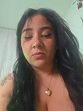 Snapshot of bigboobsrose1 chatting on 04-21-26, 01:42 bigboobsrose1 online show from 04-21-26, 01:42