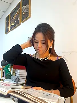 Efangfang online show from 11-25-25, 11:10