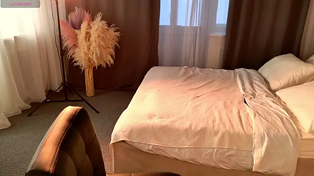 Snapshot of EmiliaDreams chatting on 09-11-25, 03:12 EmiliaDreams online show from 09-11-25, 03:12
