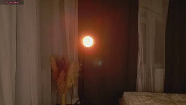 EmiliaDreams online show from 04-06-26, 06:09