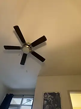 Snapshot of goldbuni chatting on 12-18-24, 01:34 goldbuni online show from 12-18-24, 01:34