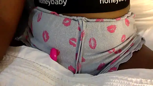 Snapshot of Bootylexy22 chatting on 01-30-25, 01:33 Bootylexy22 online show from 01-30-25, 01:33