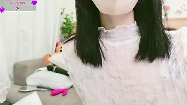 Conatsu online show from 10-25-25, 10:43