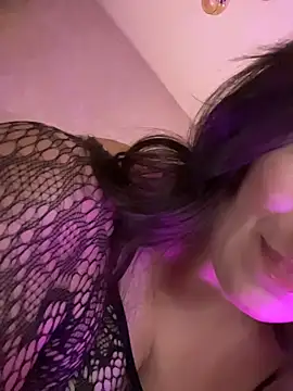 Miss Mia 5 online show from 12-17-25, 01:27