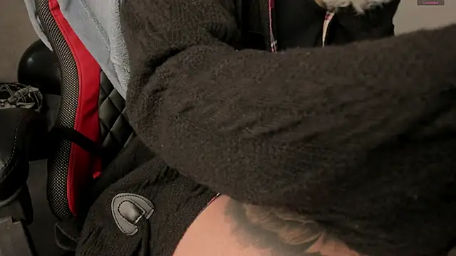 selene red  online show from 11-14-25, 01:48