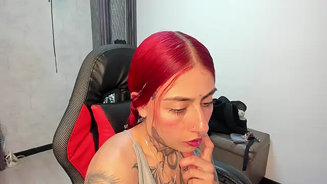 Snapshot of selene_red_ chatting on 06-11-26, 02:53 selene red online show from 06-11-26, 02:53