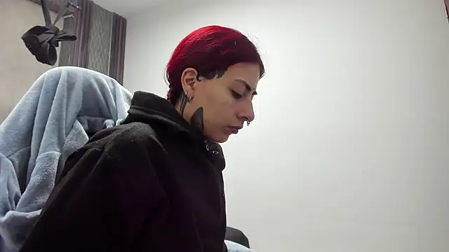 selene red  online show from 02-06-26, 01:23