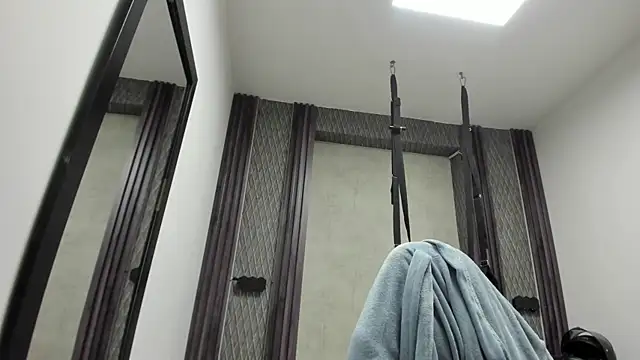 selene red  online show from 05-27-26, 12:53