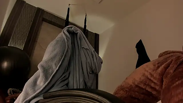 selene red  online show from 10-10-25, 02:40