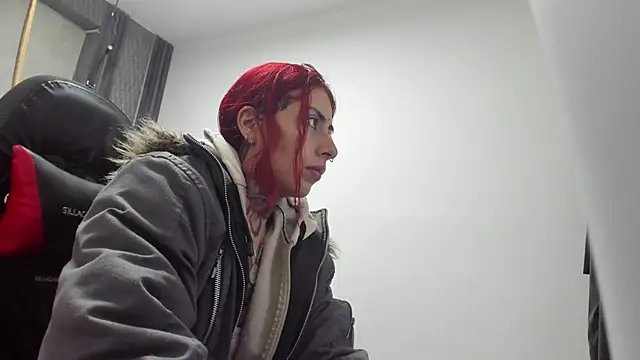 Snapshot of selene_red_ chatting on 06-04-26, 01:10 selene red online show from 06-04-26, 01:10