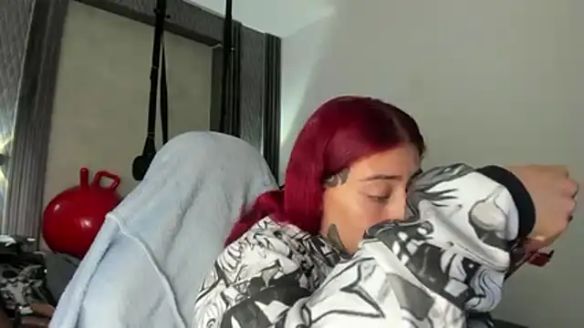 selene red  online show from 12-17-25, 04:45