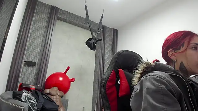 selene red  online show from 02-17-26, 12:41