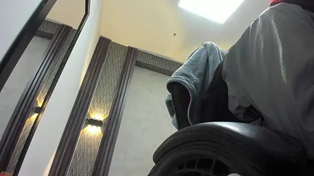 selene red  online show from 04-12-26, 01:53