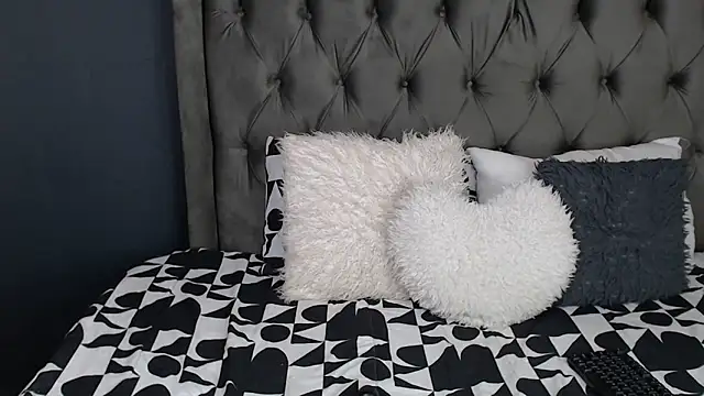 LOYAL SASHA online show from 10-20-25, 07:14