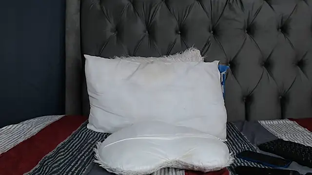 LOYAL SASHA online show from 12-14-25, 12:11