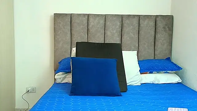 karina lewis  online show from 11-13-25, 04:05