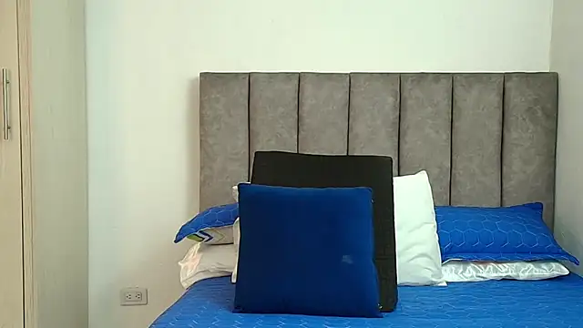 karina lewis  online show from 11-06-25, 03:54