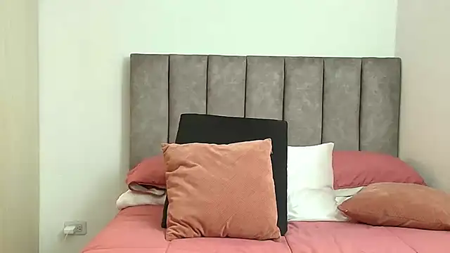 karina lewis  online show from 05-23-26, 04:44