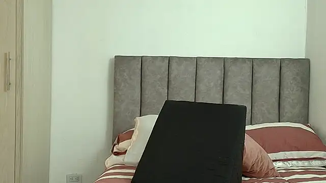 karina lewis  online show from 04-25-26, 05:10