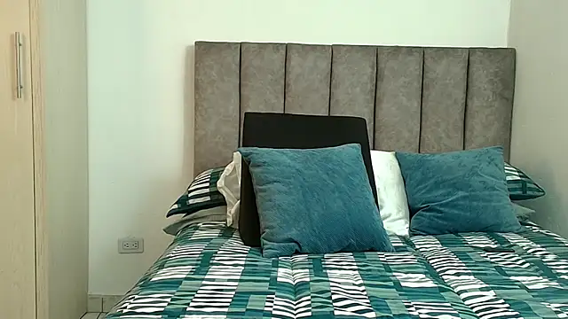 karina lewis  online show from 02-17-26, 04:43