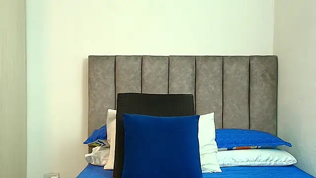 karina lewis  online show from 11-17-25, 03:54