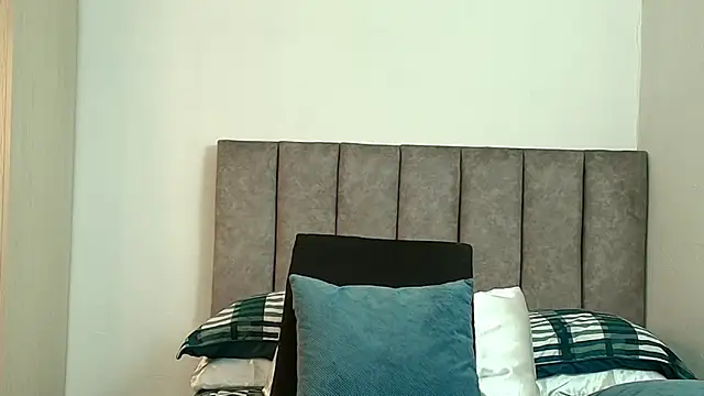 karina lewis  online show from 03-26-26, 04:11