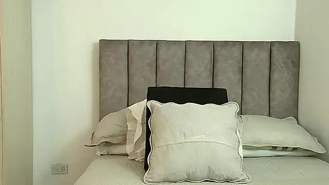 karina lewis  online show from 01-10-26, 03:35