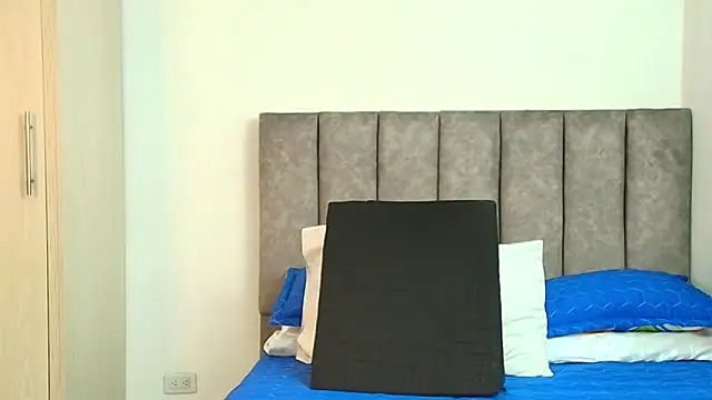 karina lewis  online show from 11-29-25, 04:01