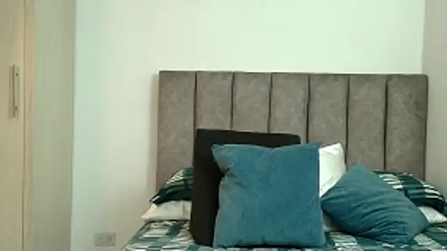 karina lewis  online show from 03-25-26, 04:12