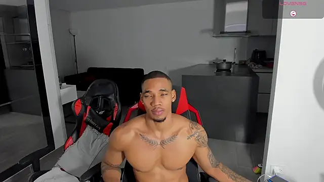 Snapshot of TROYWESLY- chatting on 05-15-26, 01:03 TROYWESLY- online show from 05-15-26, 01:03
