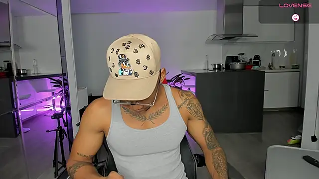 Snapshot of TROYWESLY- chatting on 02-11-26, 10:20 TROYWESLY- online show from 02-11-26, 10:20